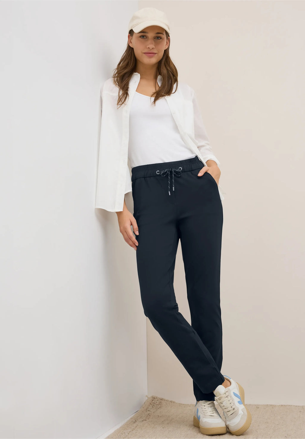 Byxa med avslappnad passform, modell Tracey blå