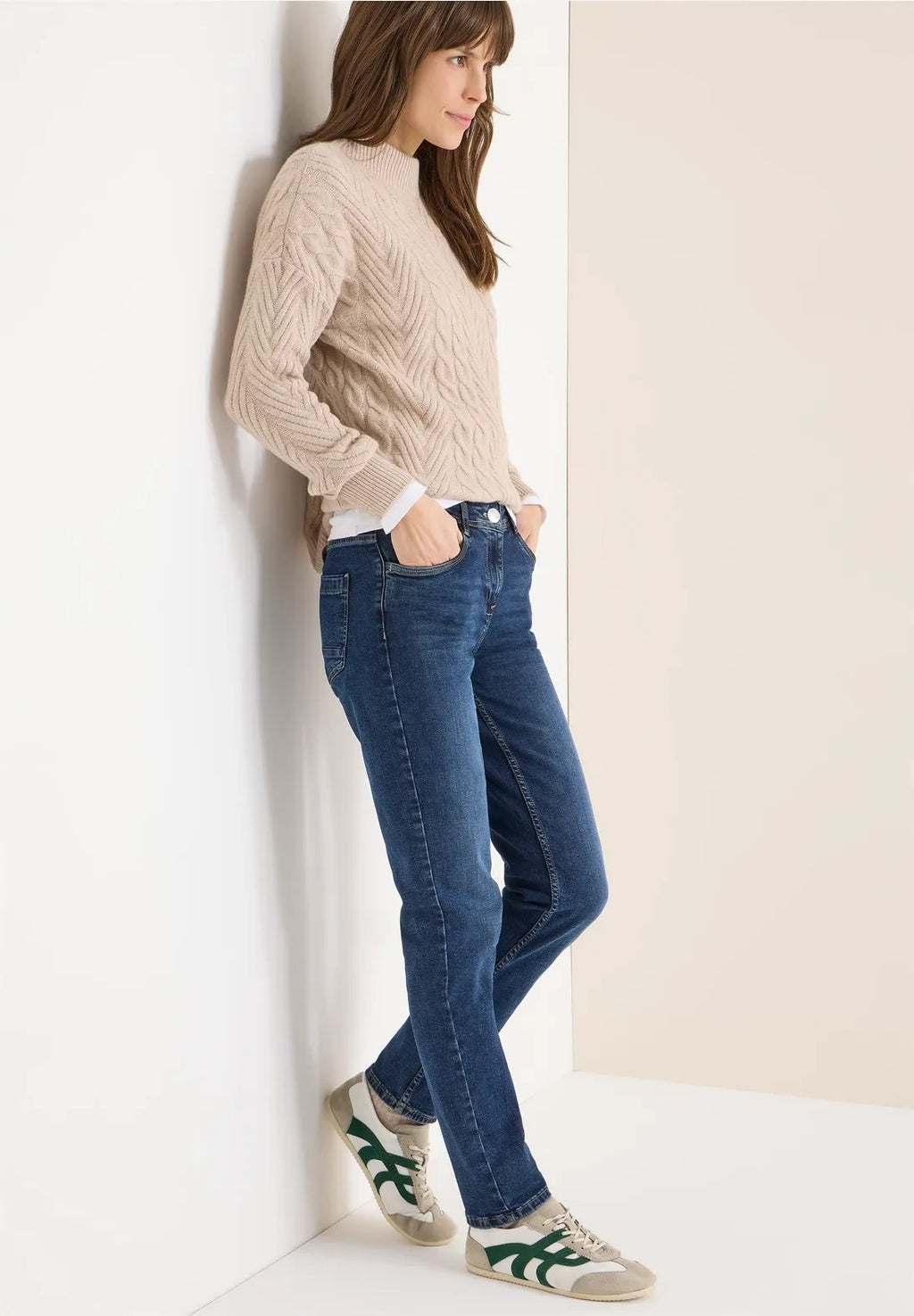 Blå jeans av favoritmodellen Vicky, hög  midja, 28 längd