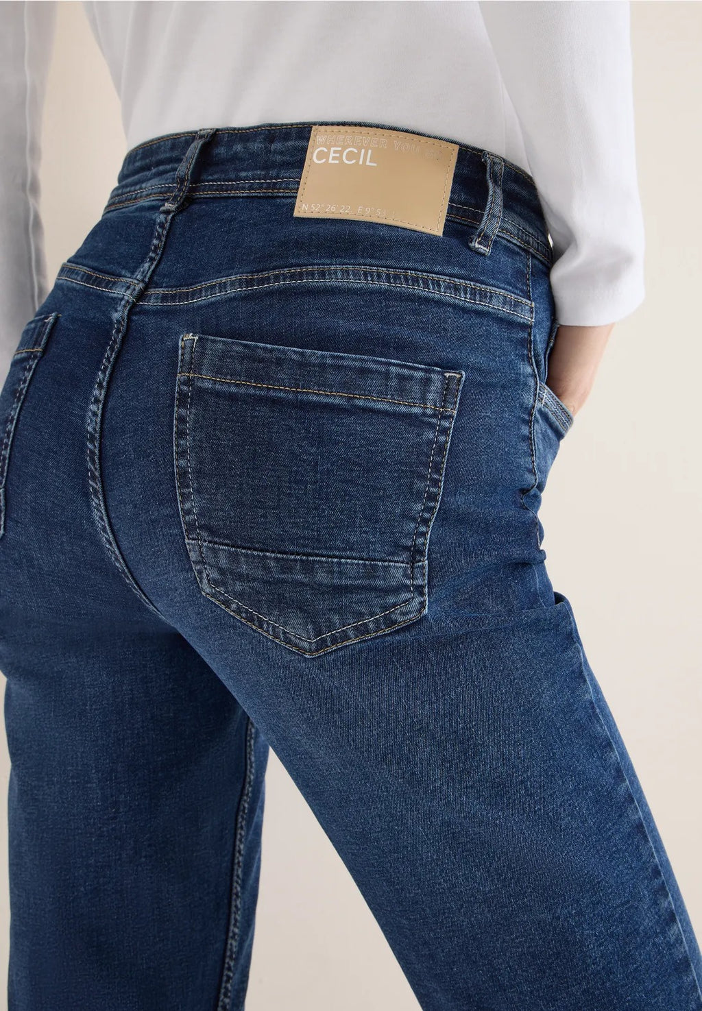 Blå jeans av favoritmodellen Vicky, hög  midja, 28 längd