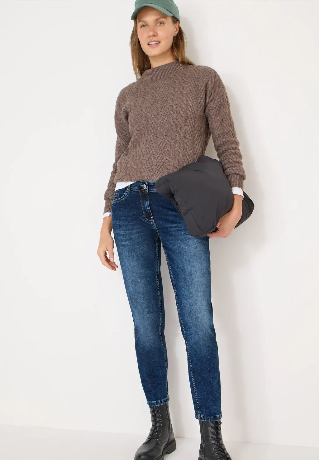 Jeans modell Scarlett mellanblå, medelhög midja, 28 längd