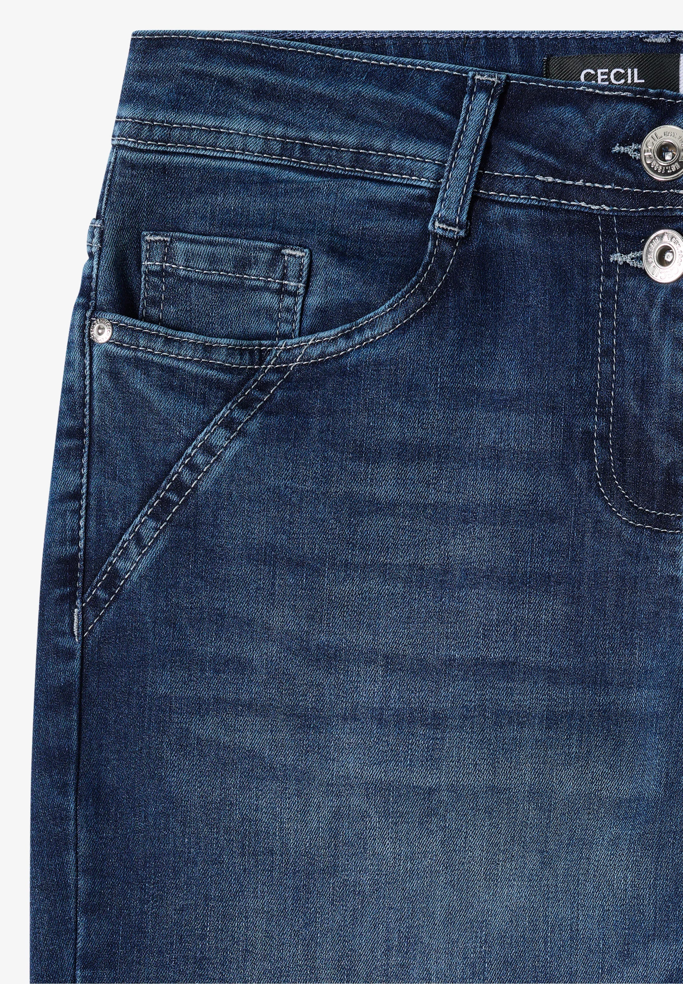 Jeans modell Neele, hög midja , vida ben, lös passform 26 längd