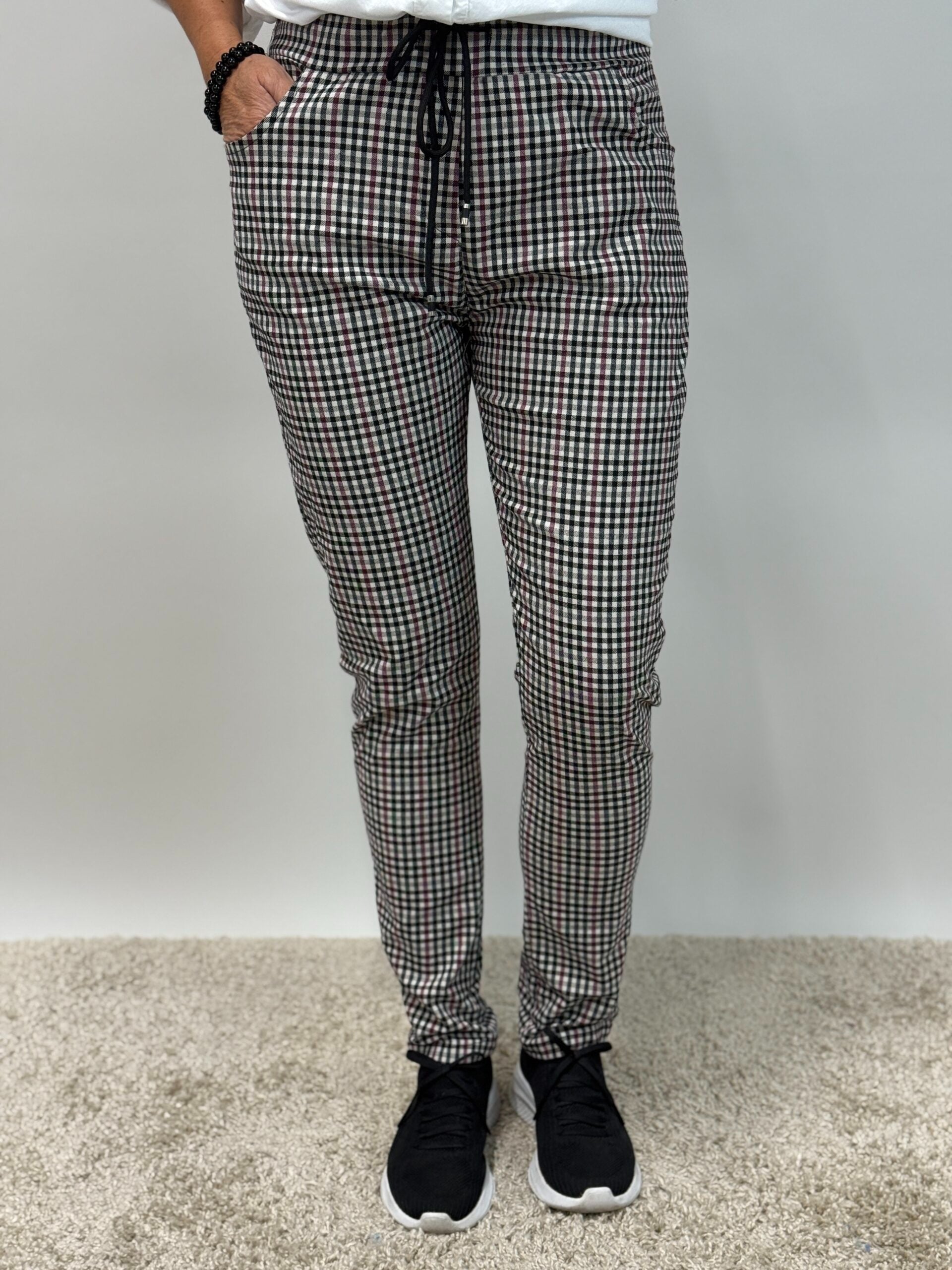 Magiskt stretchiga byxa Noomi, rutig från Mixbyheart