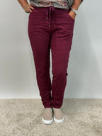 Magiskt stretchiga byxor  Signe med resår i midjan, vinröd