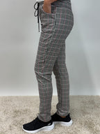 Magiskt stretchiga byxa Noomi, rutig från Mixbyheart