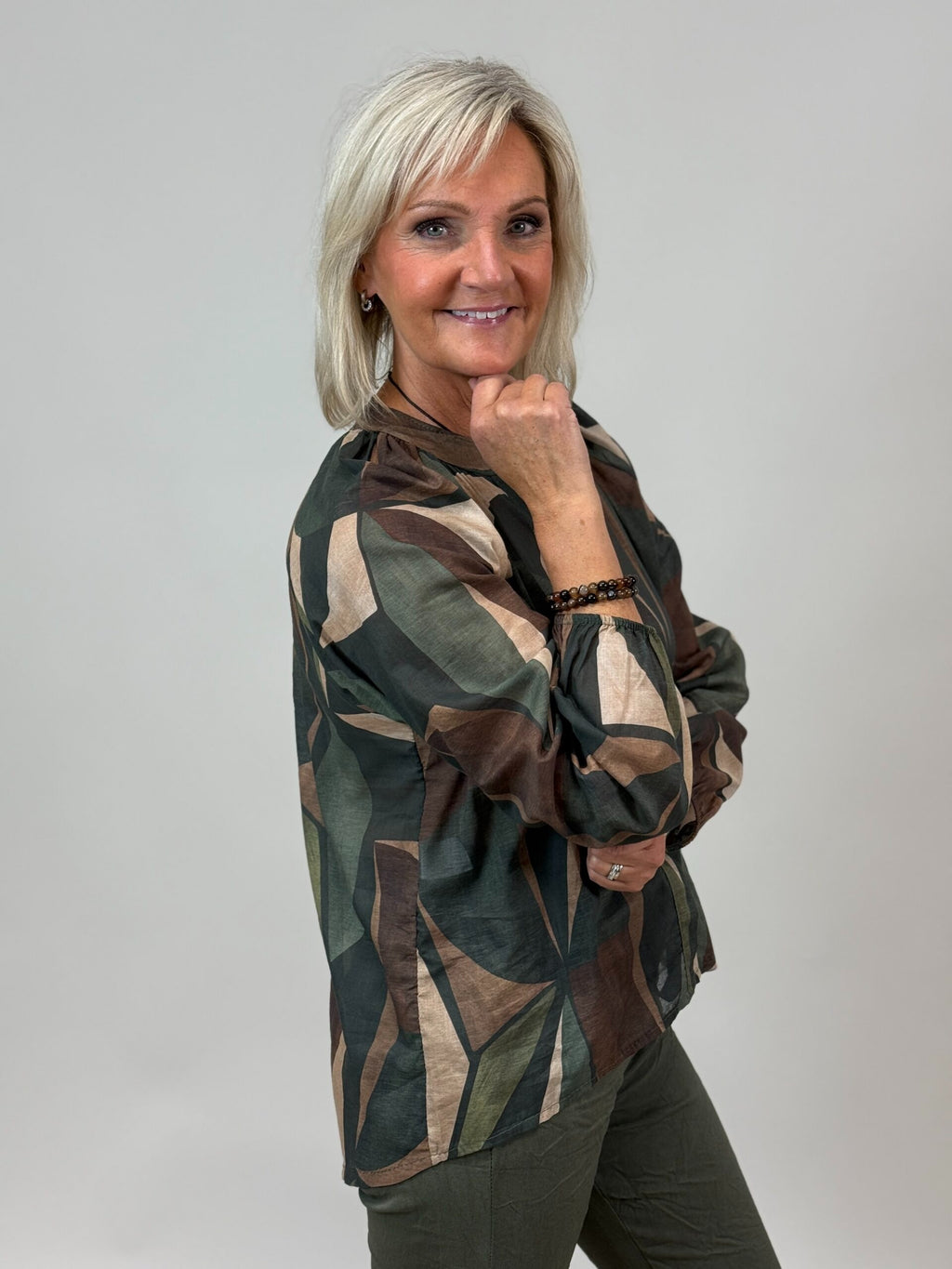 Mönstrad blus Adriana med rynk i halsen, grön, Mixbyheart