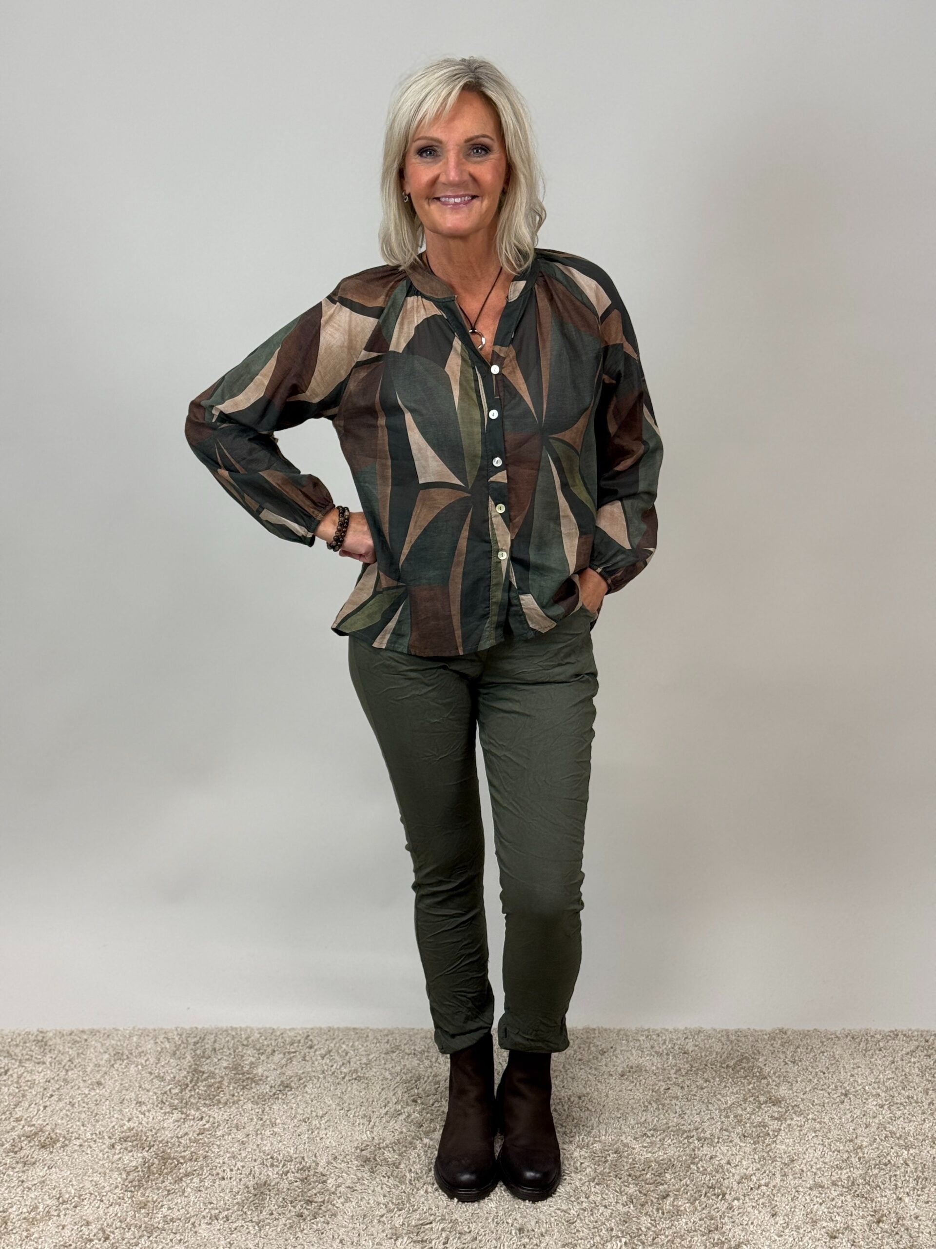 Mönstrad blus Adriana med rynk i halsen, grön, Mixbyheart