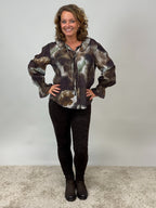 Mönstrad blus med volang vid ärm och vid hals från Mixbyheart, brun