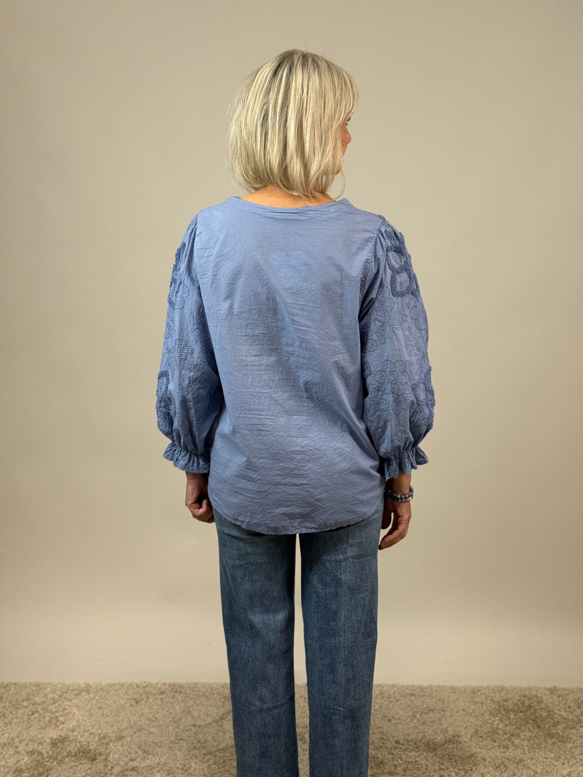 Blus med blomapplicationer från Mixbyheart, blå