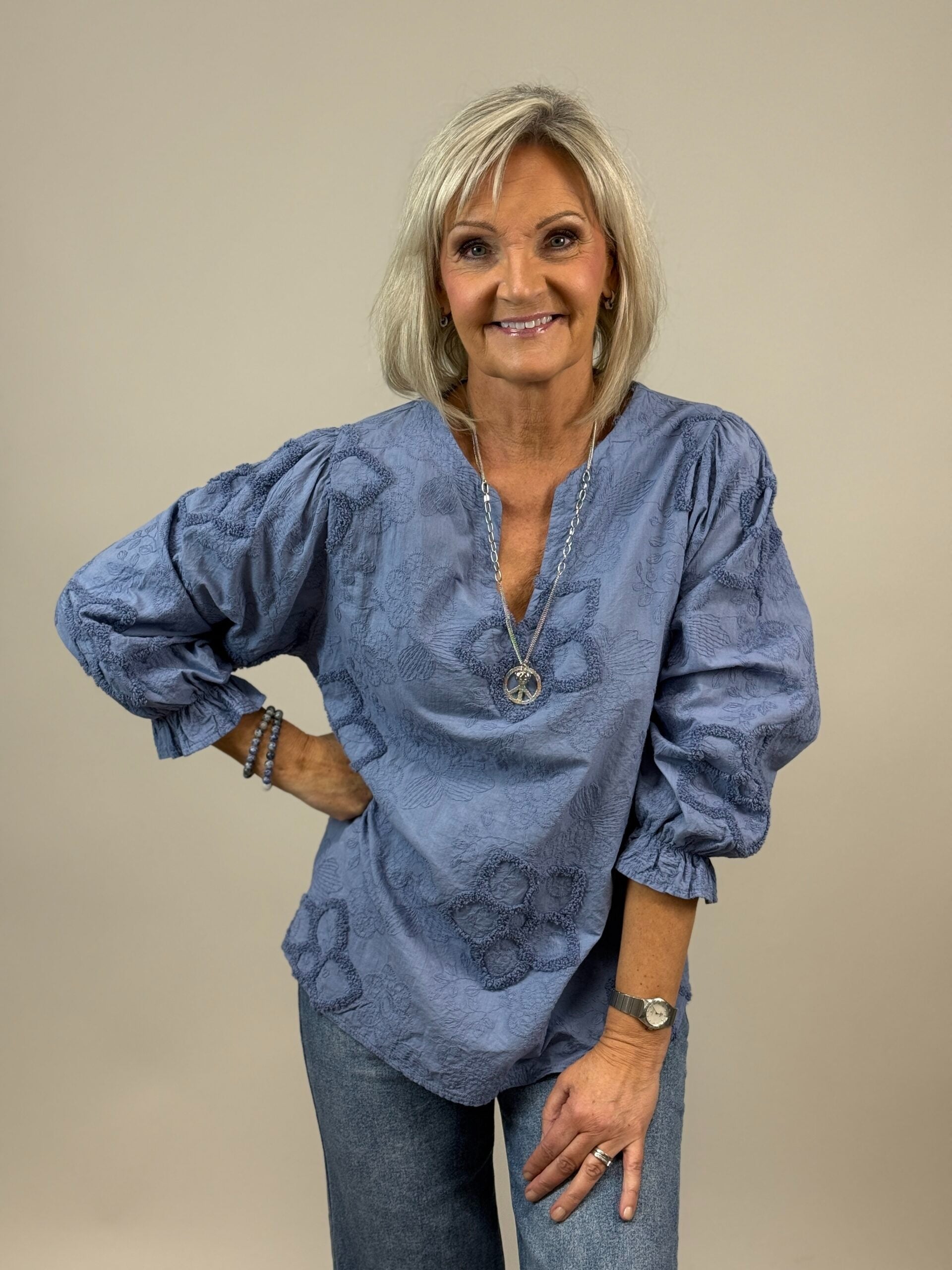 Blus med blomapplicationer från Mixbyheart, blå