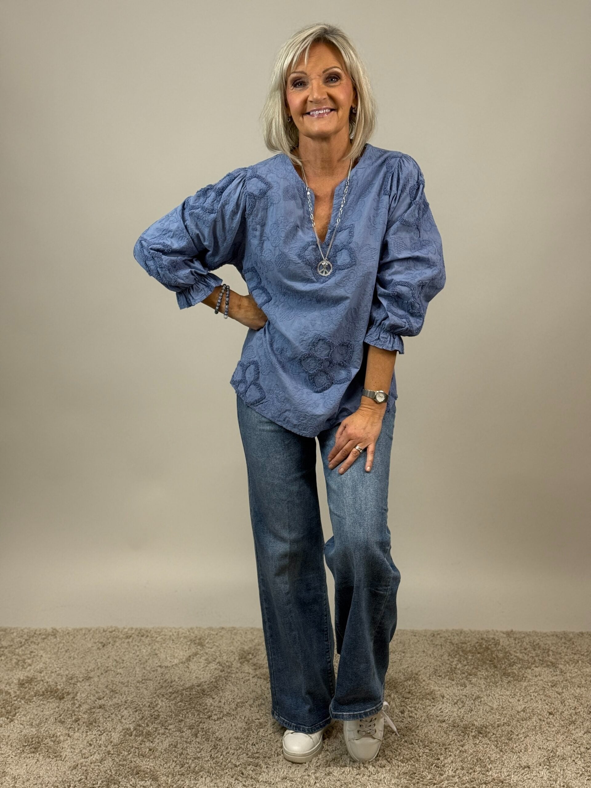 Blus med blomapplicationer från Mixbyheart, blå