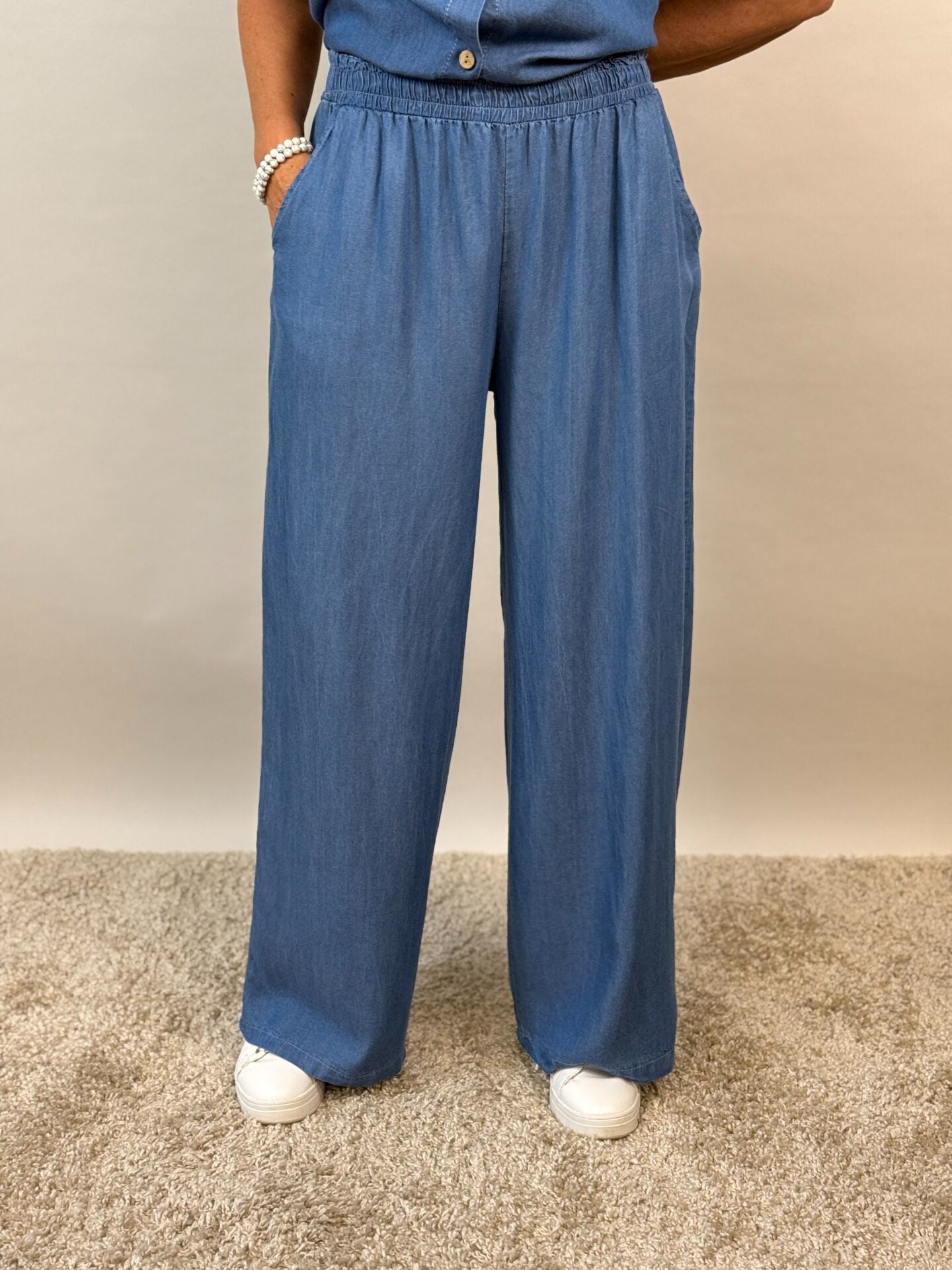 Byxa  Sirena med vidd i benen, resår i midjan & fickor fram, 100% tencel