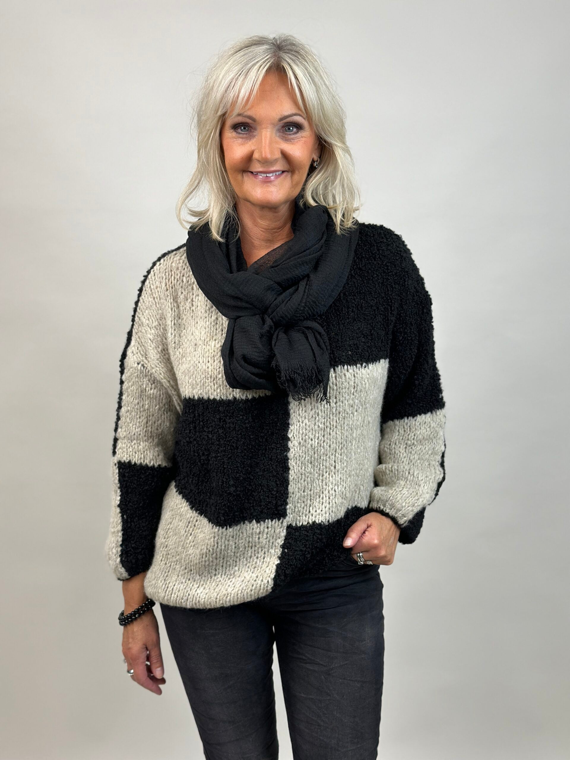 Svart scarf Nadja från Mixbyheart