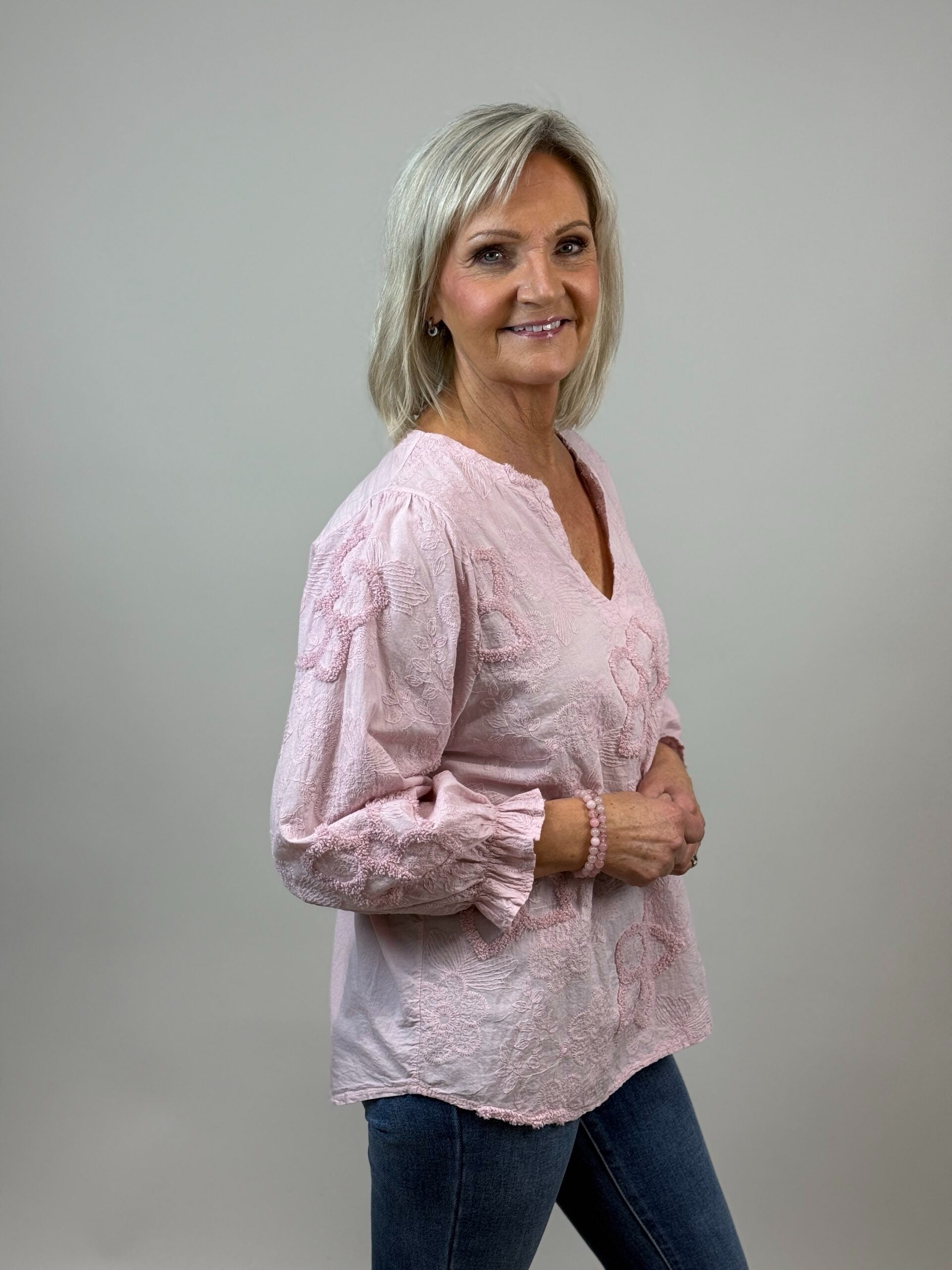 Blus med blomapplicationer från Mixbyheart, rosa