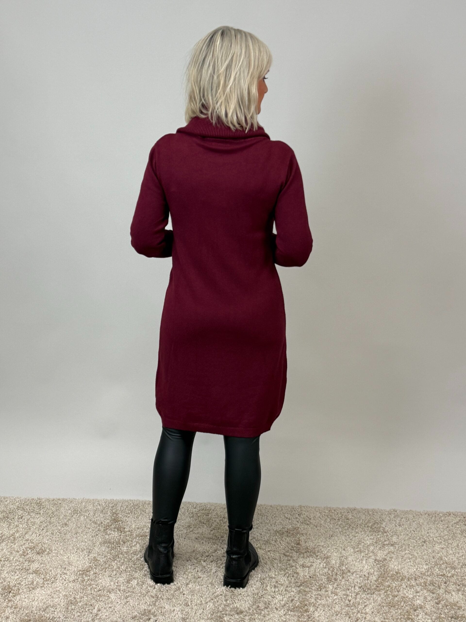 Stickad klänning med polokrage från Mixbyheart