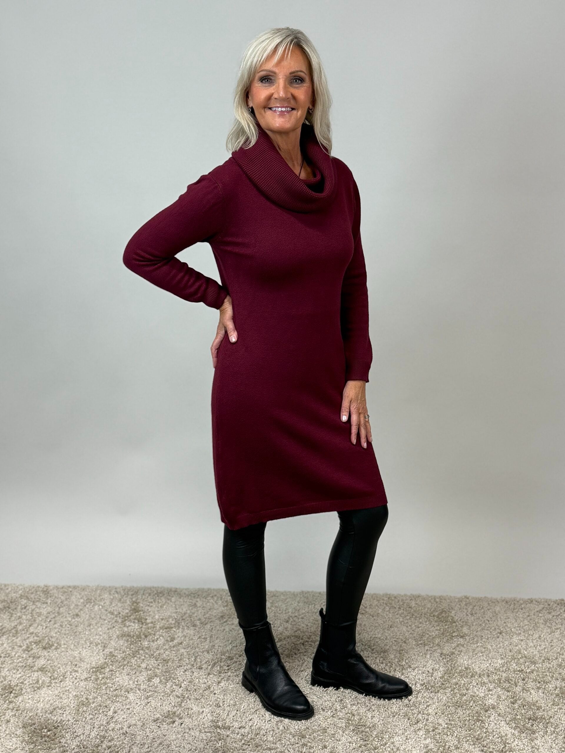 Stickad klänning med polokrage från Mixbyheart