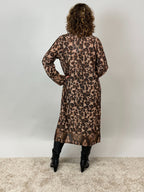 V-ringad klänning i leoprint från Mixbyheart