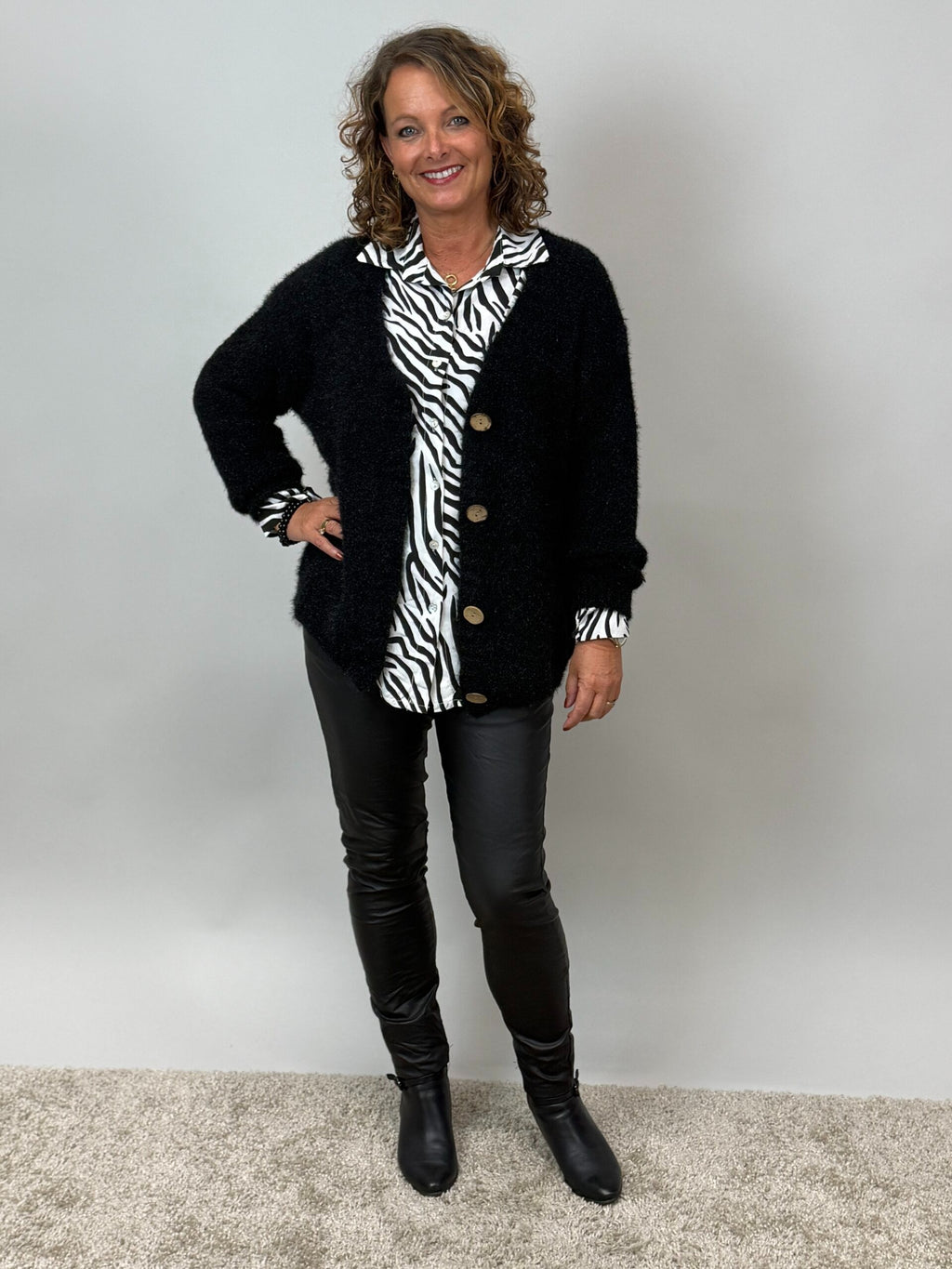 Stickad kofta  Felice med träknappar från Mixbyheart