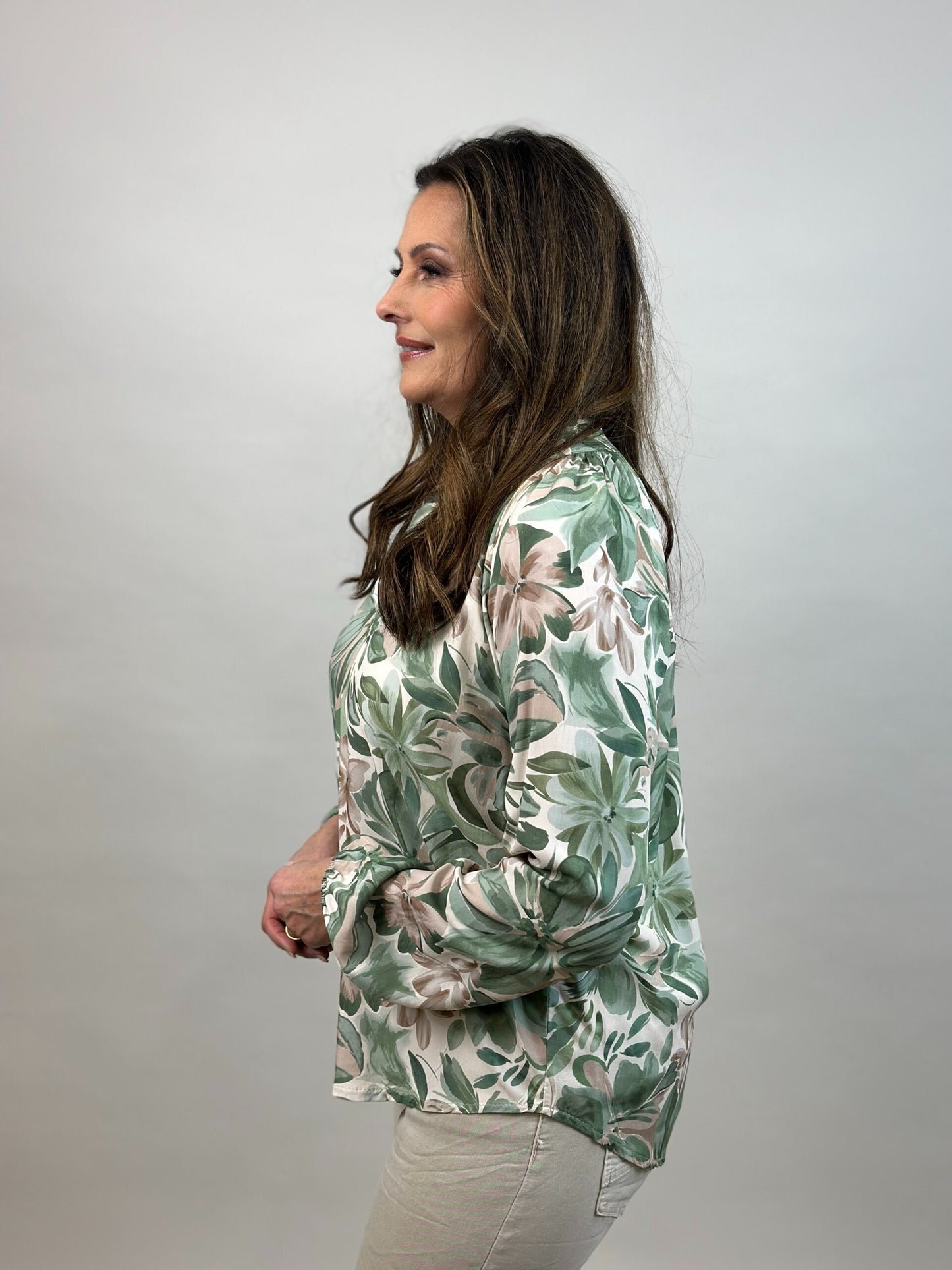Blommig v-halsad blus i viskos, MixbyHeart Army