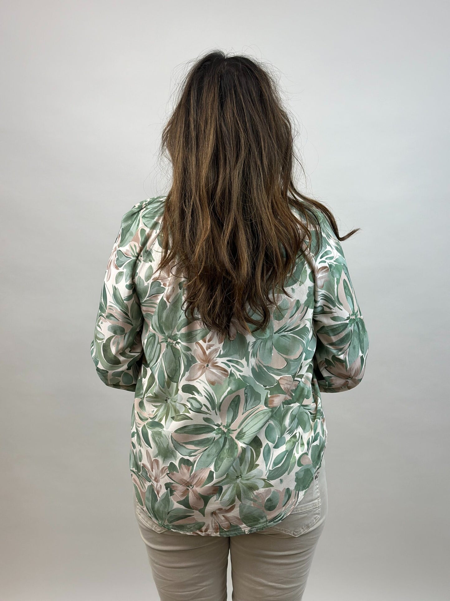 Blommig v-halsad blus i viskos, MixbyHeart Army