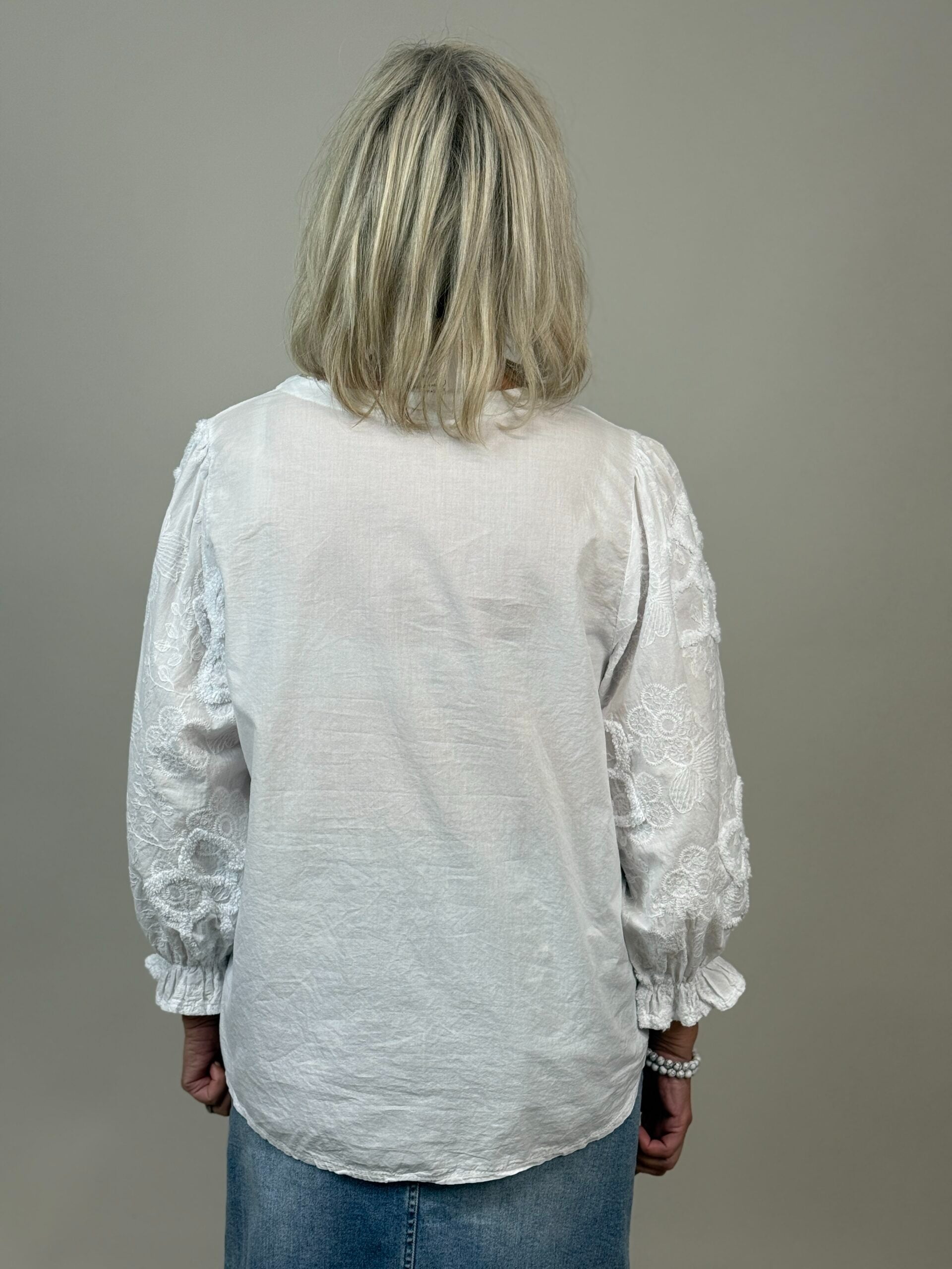 Blus med blomapplicationer från Mixbyheart, vit