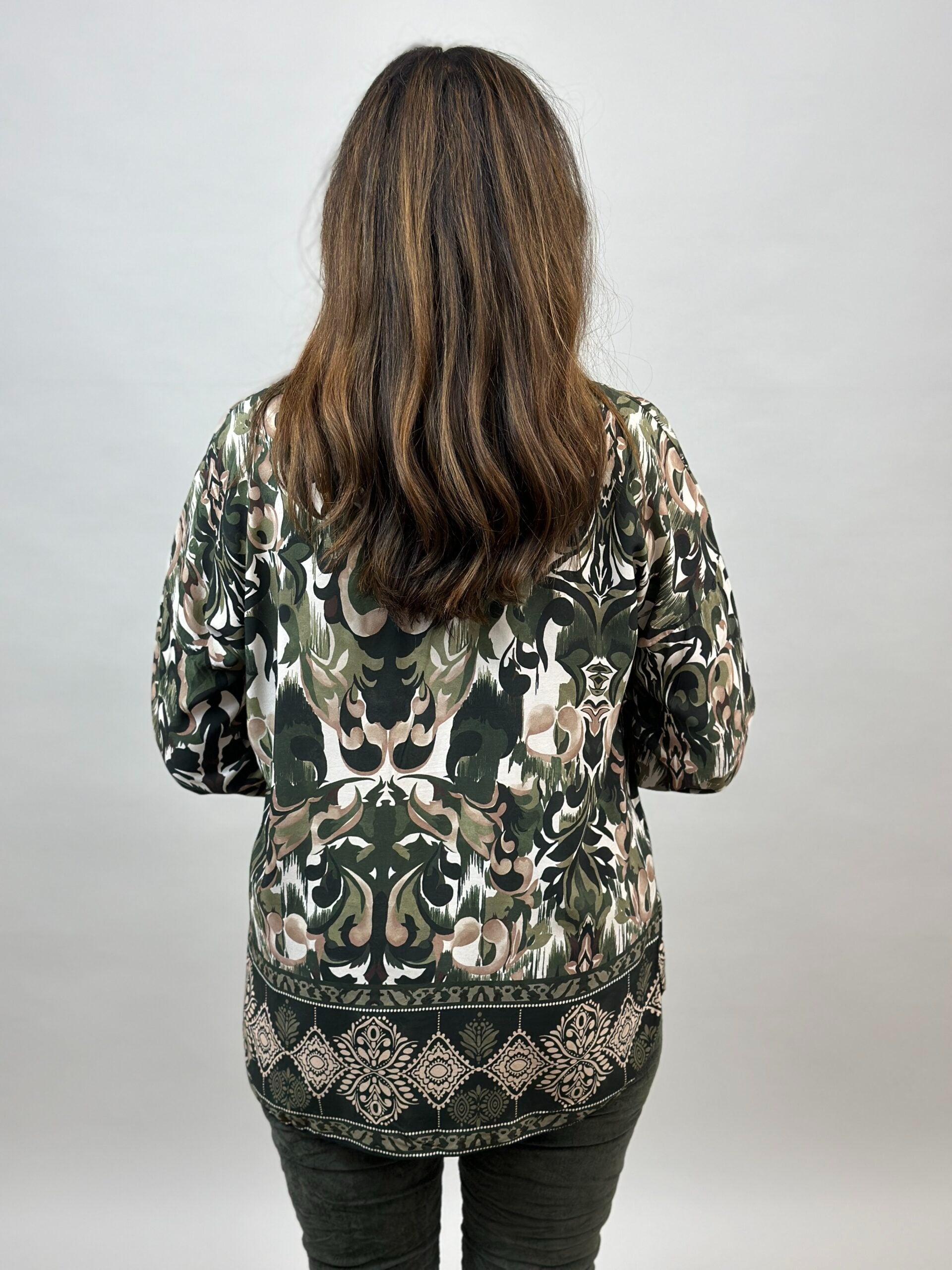 Mönstrad blus i viskos från Mixbyheart, army