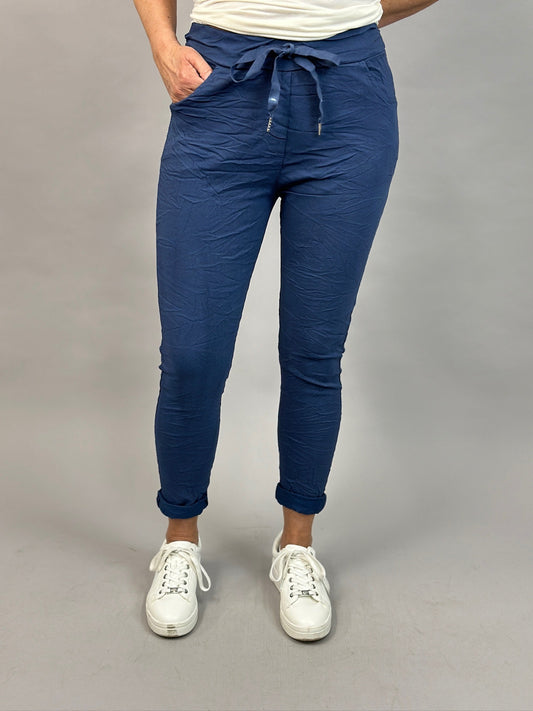 Magiskt stretchiga byxor  Signe med resår i midjan, Jeansblå