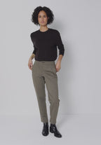 Dressad byxa i mjuk kvalité, modell Bony, loose fit, slim leg, mid waist