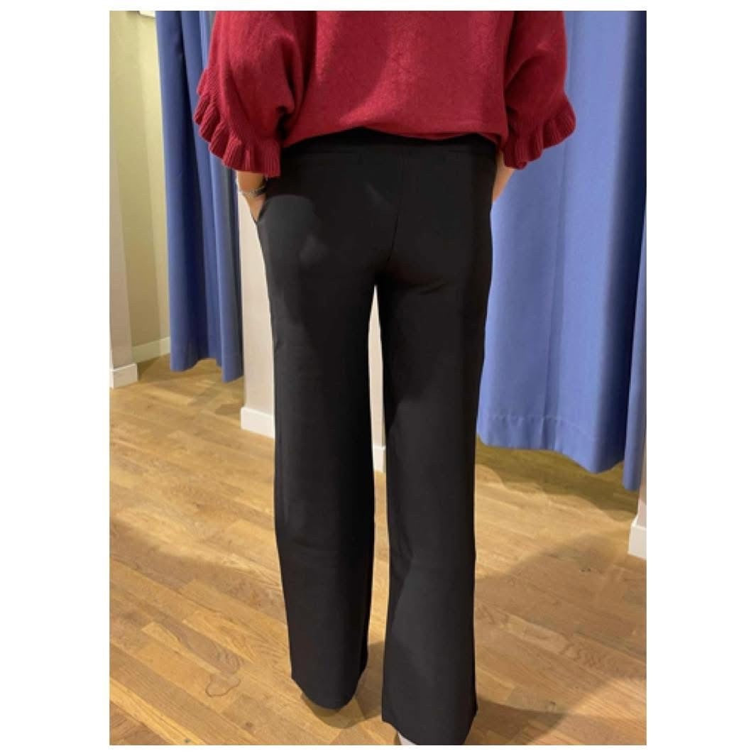 Kostymbyxor med fint fall - Caramelle