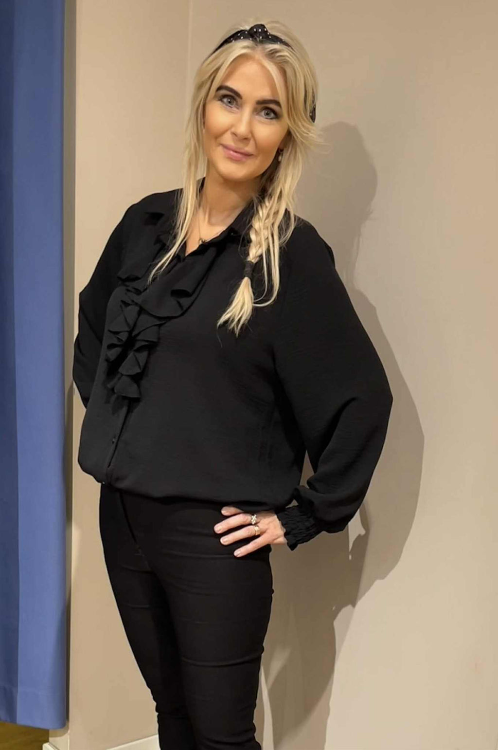 Volangblus, svart från Caramelle