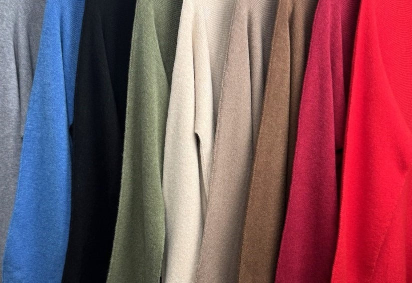 Stickad topp med 3/4 ärm med volang - Chica London , bordo